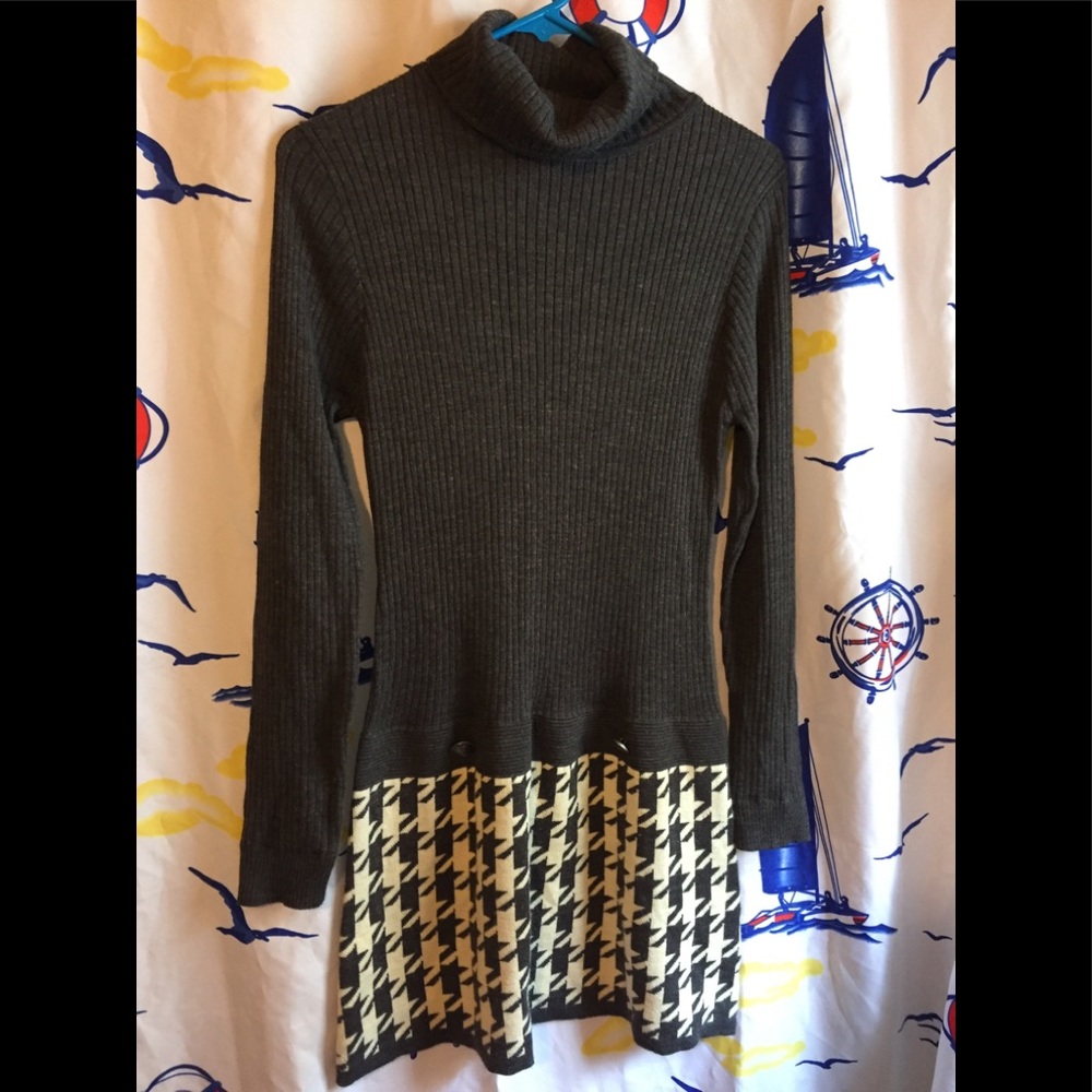 Zing Turtleneck Dress Sz M